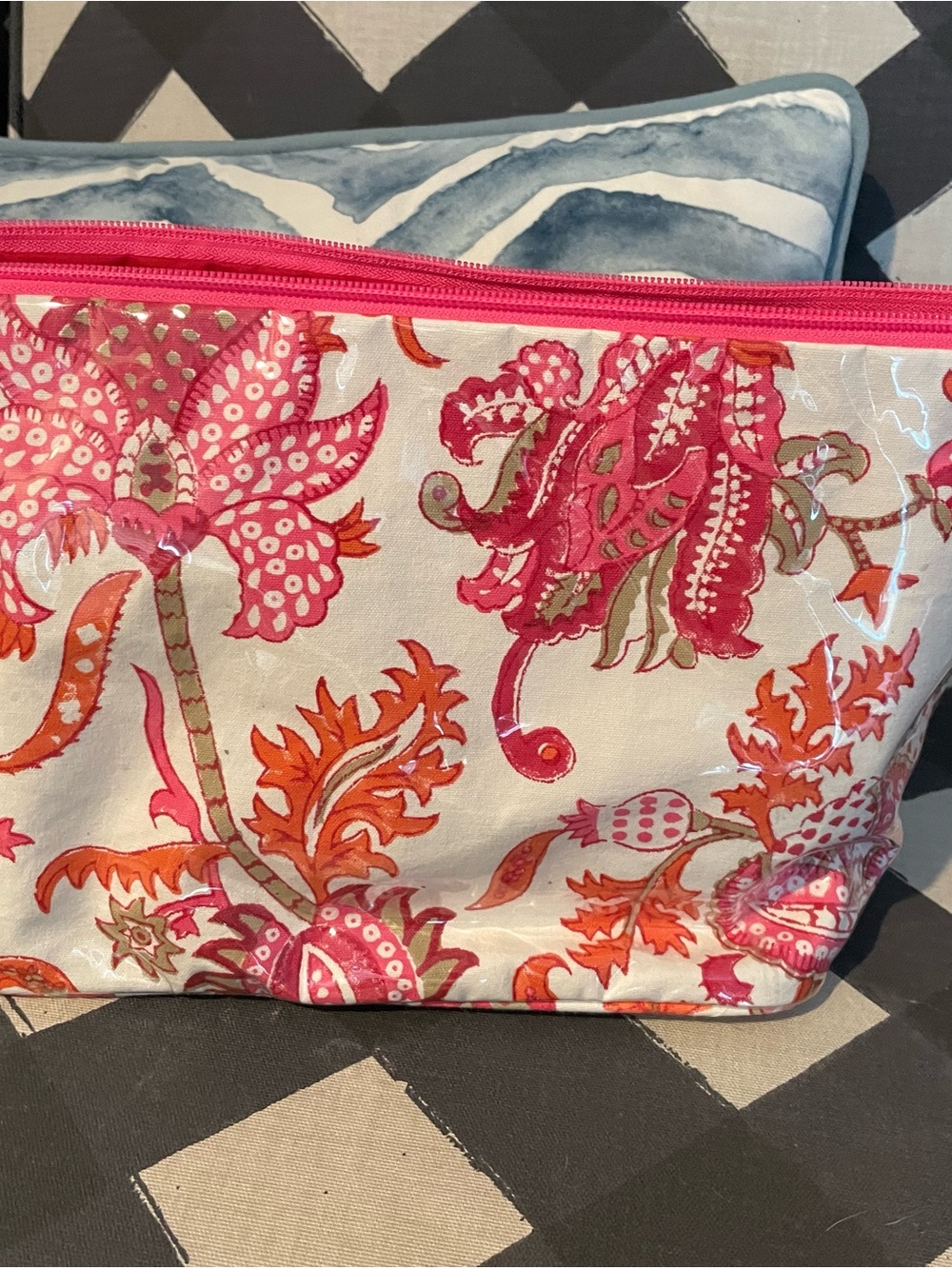 Roller Rabbit Amanda toiletry case